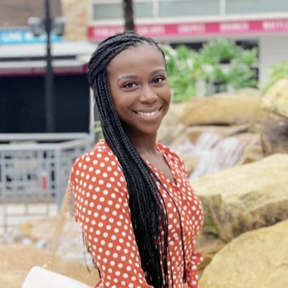 Meet your Posher, Elise